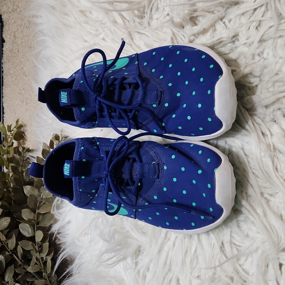 Nike sz 8 polka dot sneakers